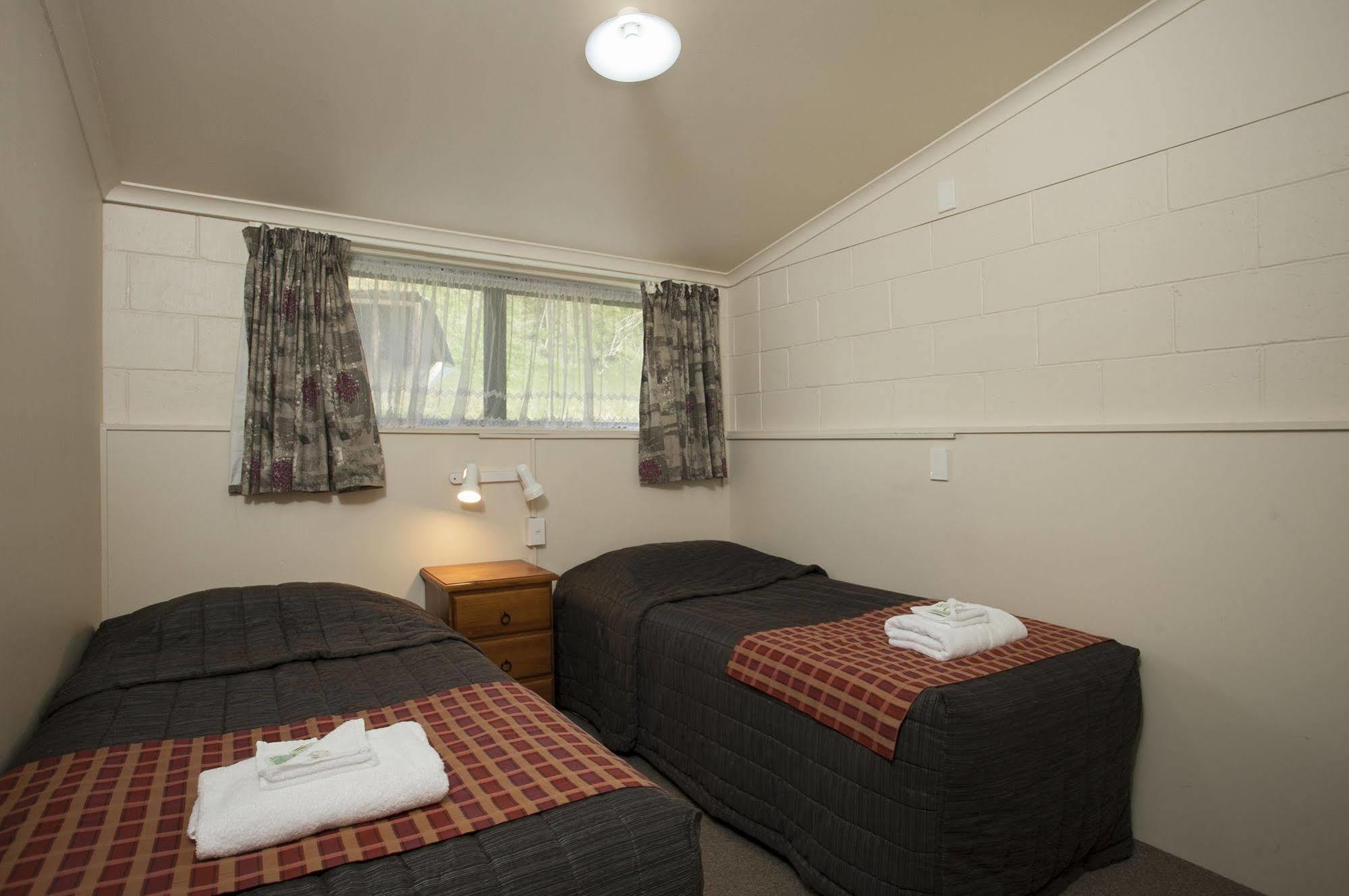 Opal Hot Springs & Holiday Park Okauia Экстерьер фото